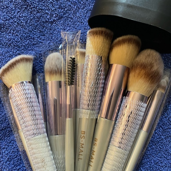 COPY - 18 piece set make up brush - Picture 14 of 15